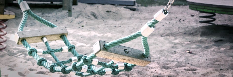 Schaukel aus einem Seil auf einem Spielplatz